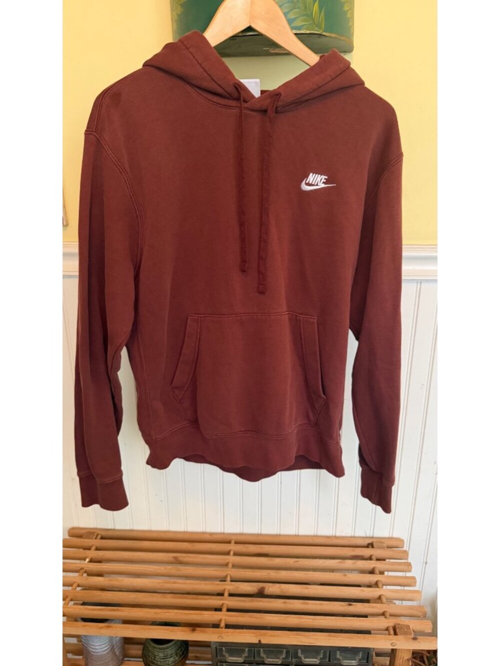 Nike Mens Burgundy Pullover Hoodie With Embroidered Logo Size M Cotton Blend